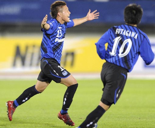 GAMBA-08-UMBRO-home-stripe-black-black-ACL2.JPG