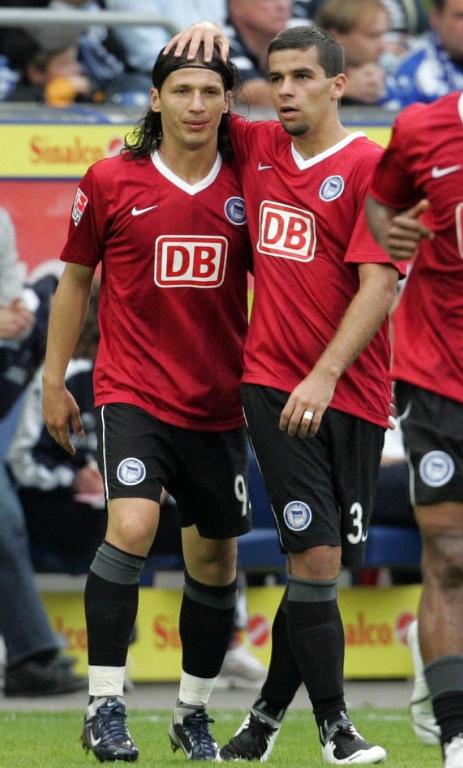 Hertha Berlin-07-08-NIKE-away-red-black-black.JPG