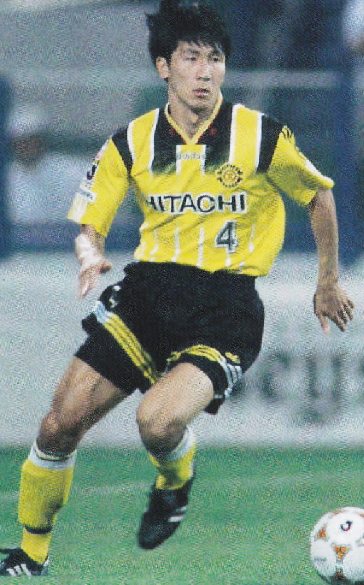 Kashiwa-Reysol-95-96-cup-home-kit-yellow-black-yellow.jpg
