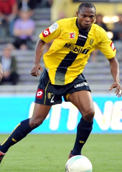 Sochaux-08-09-lotto-home-yellow-navy-navy.JPG