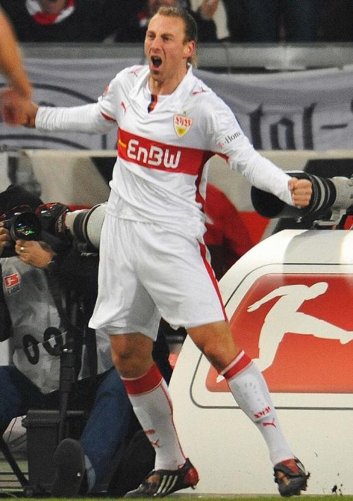 Stuttgart-08-09-PUMA-uniform-white-white-white.JPG